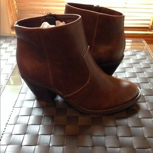 Brand new very trendy ankle booties