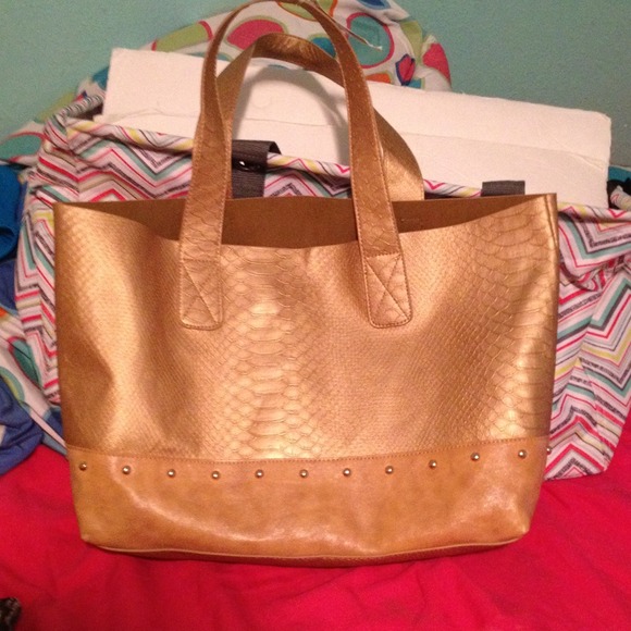 Charming Charlie's purse set! - Picture 1 of 2