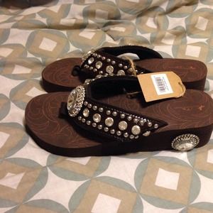 Brown flip flops NWT
