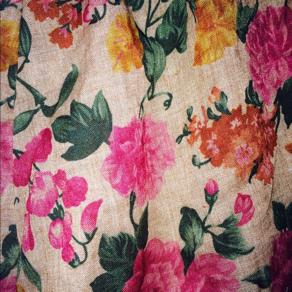 🎉️HOST PICK🎉🌸Floral strapless top and belt🌸 - Picture 3 of 4