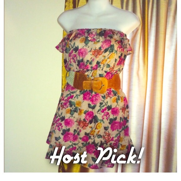 🎉️HOST PICK🎉🌸Floral strapless top and belt🌸 - Picture 1 of 4