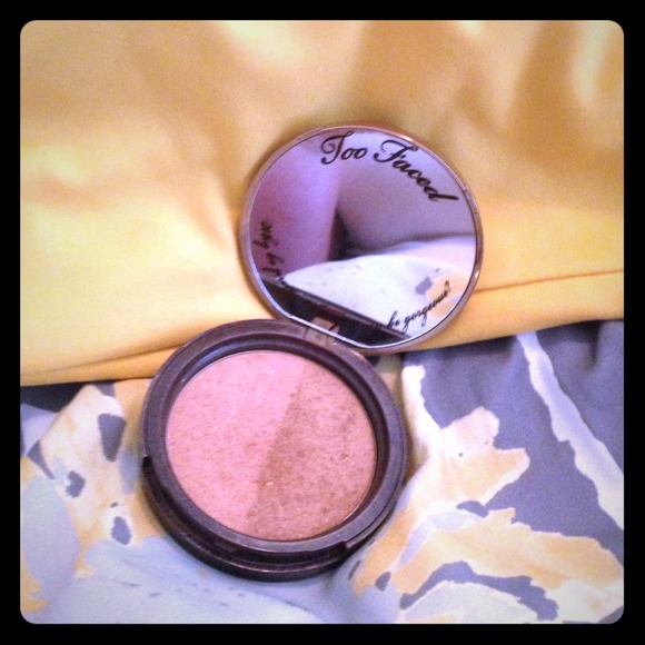 Too Faced Sun Bunny Bronzer