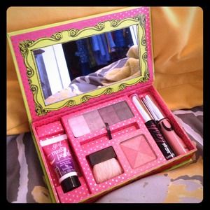 Benefit Life of the Party Makeup Kit