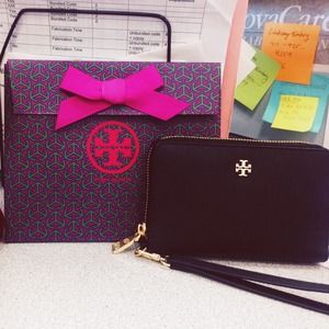 NWT Tory Burch York MultitaskSmartphone Wristlet💥