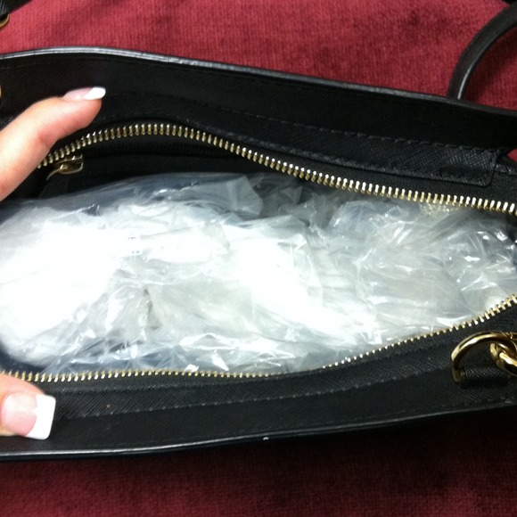 Sold! MK Selma Saffiano Medium - Picture 4 of 4