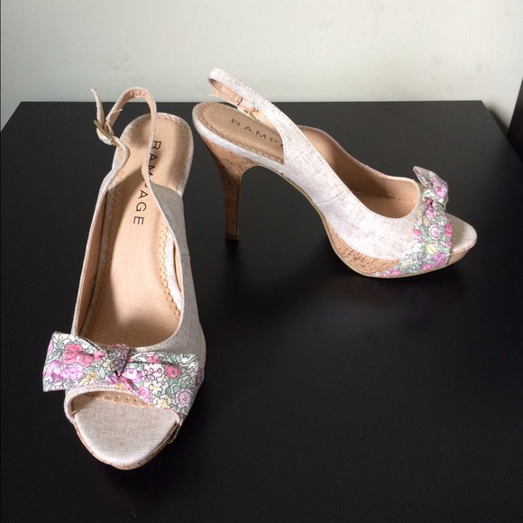 Tan/Floral Heel