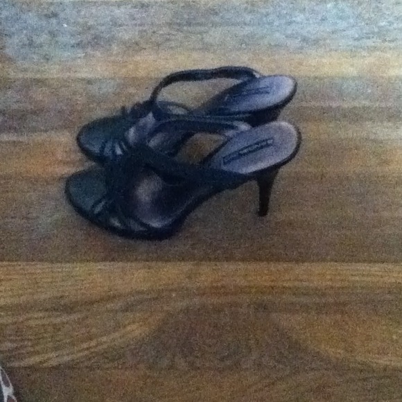 Shoes - Picture 4 of 4