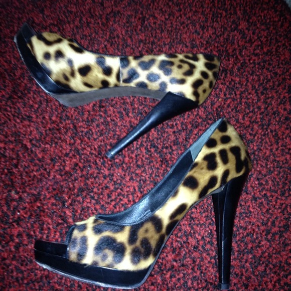 Vera Wang Leopard Print High Heels