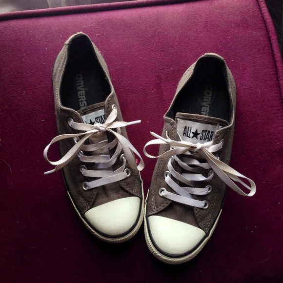 Size 5.5 grey canvas Converse.
