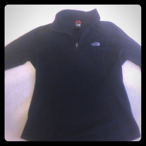 Black North Face 1/4 zip fleece. Size small.