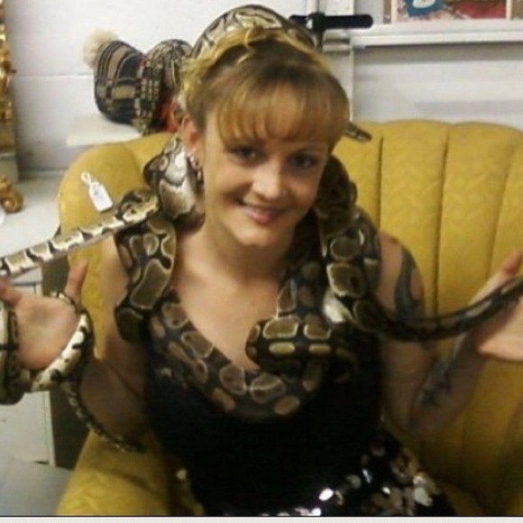 Meet your seller! - Picture 2 of 3