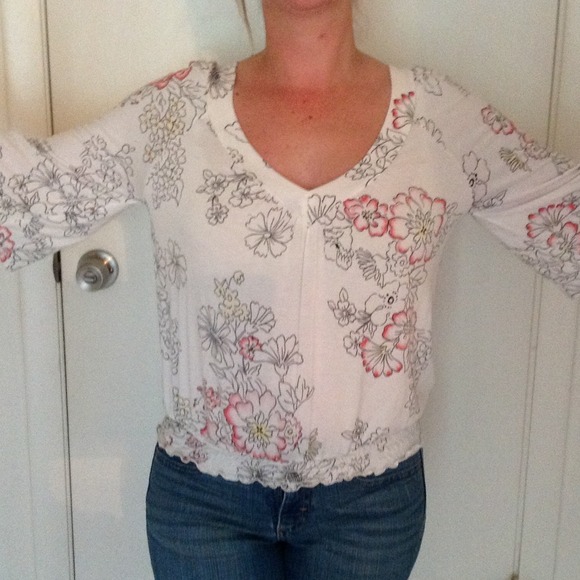 Floral printed v-neck 3/4 length sleeves