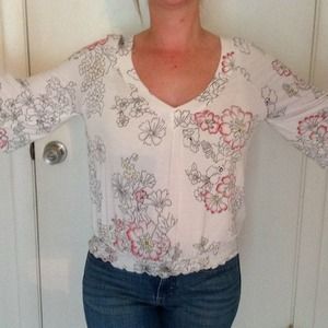 Floral printed v-neck 3/4 length sleeves