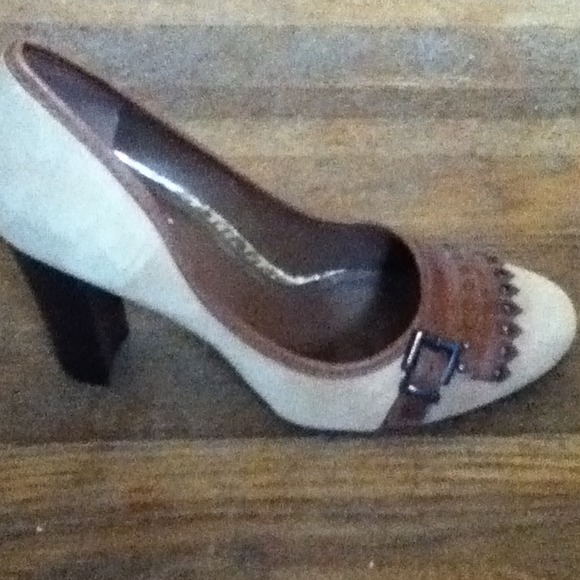 Shoes - Picture 2 of 4