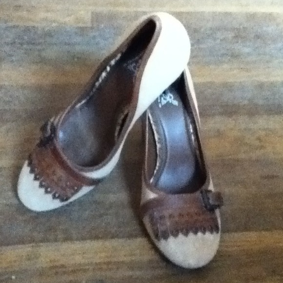 Shoes - Picture 4 of 4