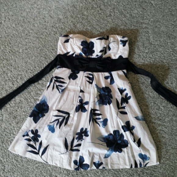 Dress - Picture 2 of 3