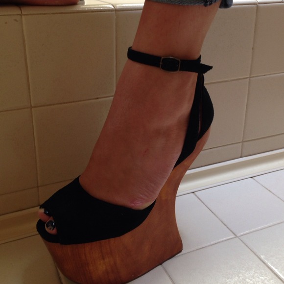 Jeffrey Campbell Heel-Less Wedge. Worn Once! - Picture 4 of 4