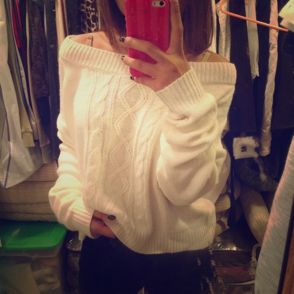 ❌SOLD❌off-shoulder sweater