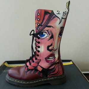 LIMITED EDITION Dr. Martens 14 eye boots
