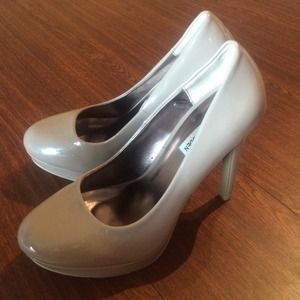 Steve Madden nude pumps! Worn once.