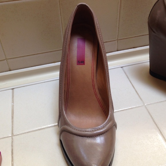 5/48 brand Grey Leather Wedges. Worn once! - Picture 2 of 4