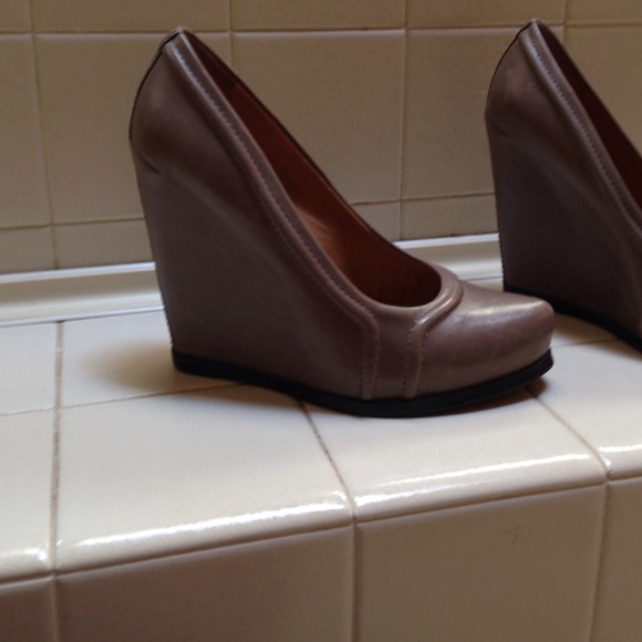 5/48 brand Grey Leather Wedges. Worn once! - Picture 3 of 4