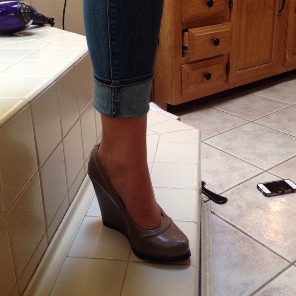 5/48 brand Grey Leather Wedges. Worn once! - Picture 4 of 4