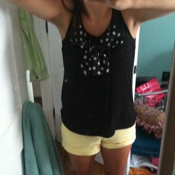Black tank top with white polka dot bow - Picture 2 of 4