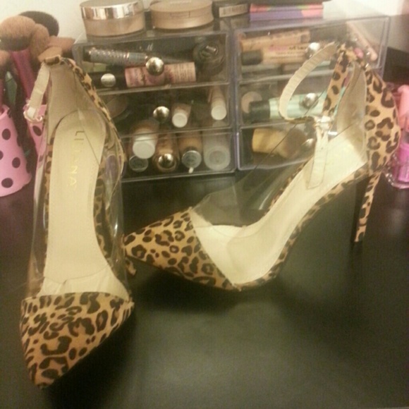 SALE!!!Leopard print stiletto pumps