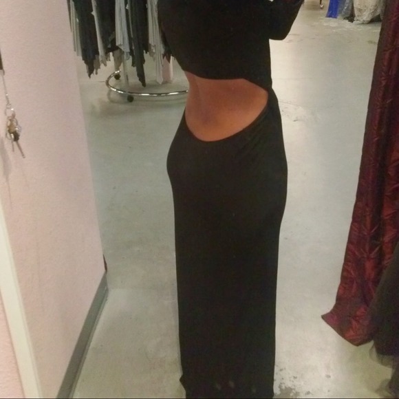 Long black sleeved backless mermaid styled dress - Picture 2 of 3