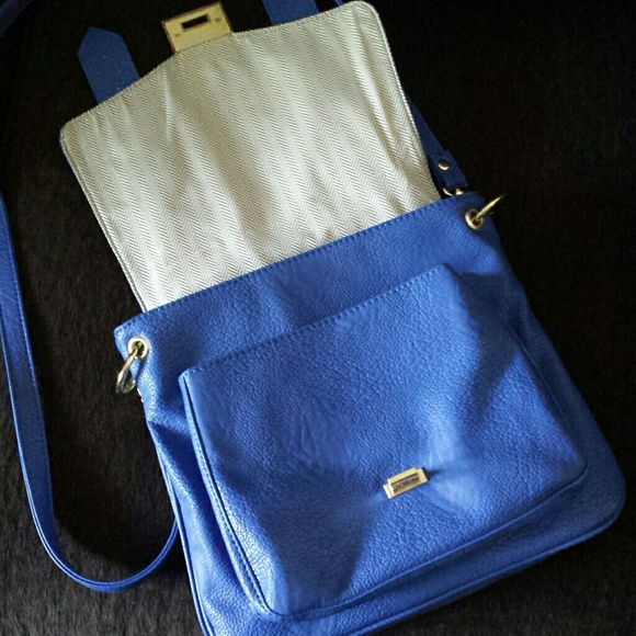 *REDUCED*Super cute! Steve Madden cross over purse - Picture 2 of 4