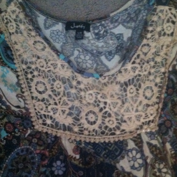 Lightly worn blouse - Picture 2 of 3