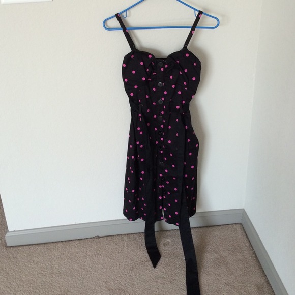 ❌ SOLD ❌Black dress with pink polka dots Express