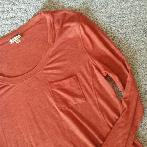 Long sleeve pocket t