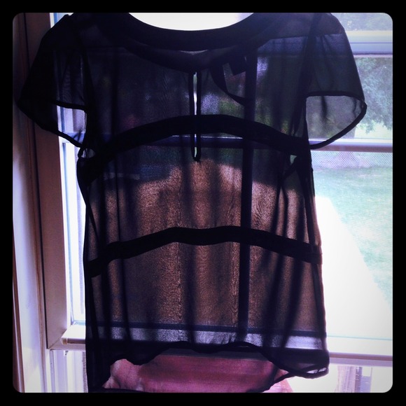 Chiffon black cap sleeve top - Picture 1 of 1