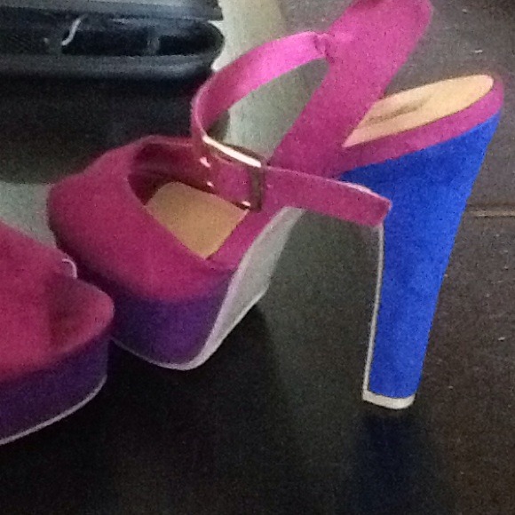 GORGEOUS Color Block Heels - Picture 2 of 3