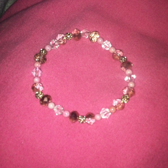 Cute pink and light gold bracelet 🌸 - Picture 2 of 3