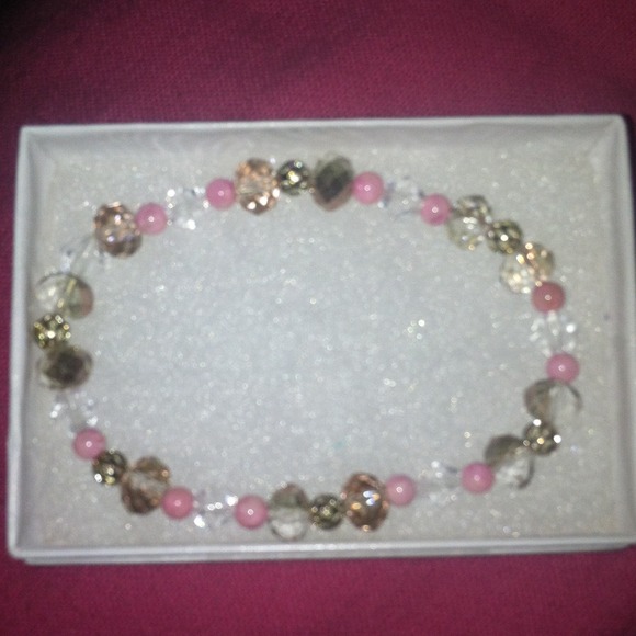 Cute pink and light gold bracelet 🌸 - Picture 3 of 3