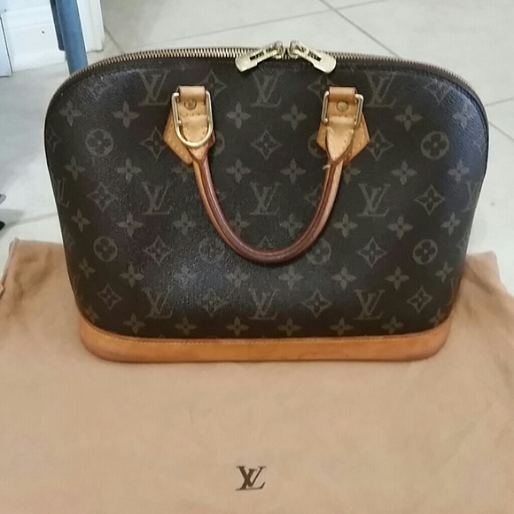 Authentic louis Vuitton alma pm LV