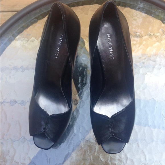 Nine West black heels - Picture 2 of 4