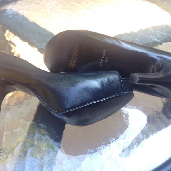 Nine West black heels - Picture 4 of 4