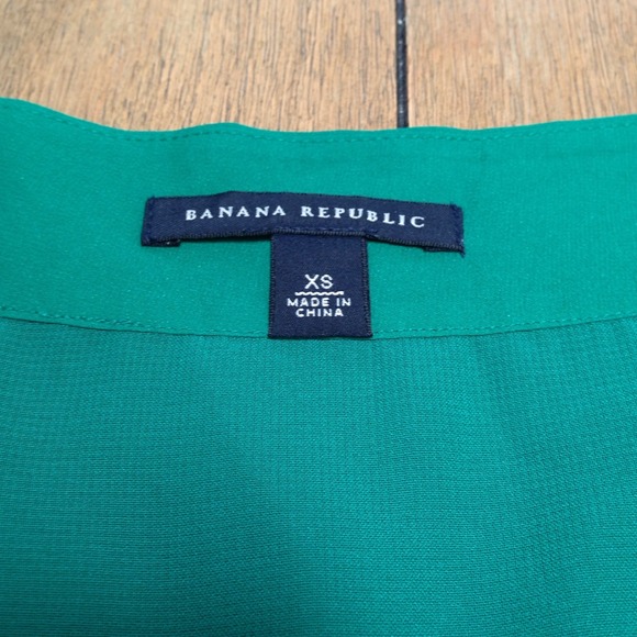 Emerald Banana Republic Silk Top Sz xs - Picture 3 of 3