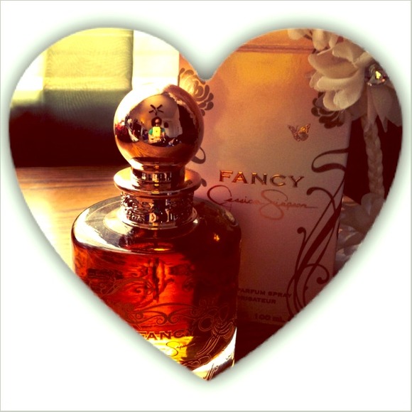 Jessica Simpson's "Fancy" perfume