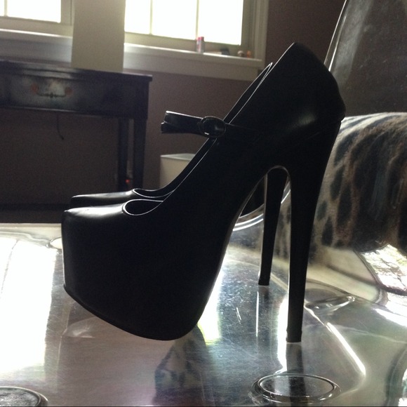 Platform Mary Jane Daffodil Black Heels
