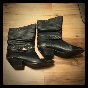 ✨CLOSET CLEAR OUT✨ Vintage Boots