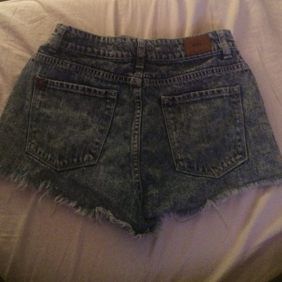 Acid washed BDG shorts - Picture 2 of 2