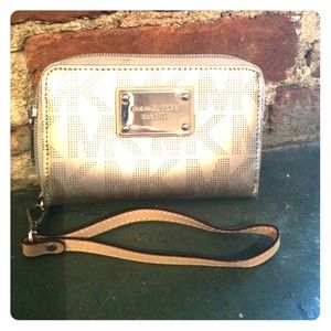 Michael Kors zip wallet wristlet