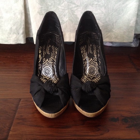 Foxy Anne Michelle Black Peep-toe Heels