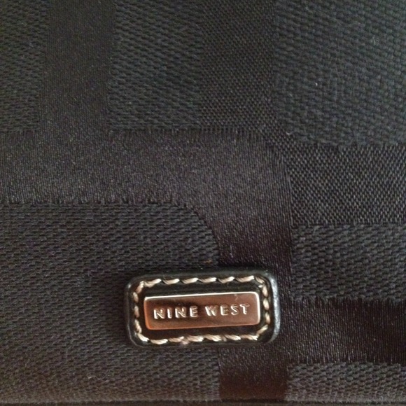 Nine West crossbody - Picture 3 of 3