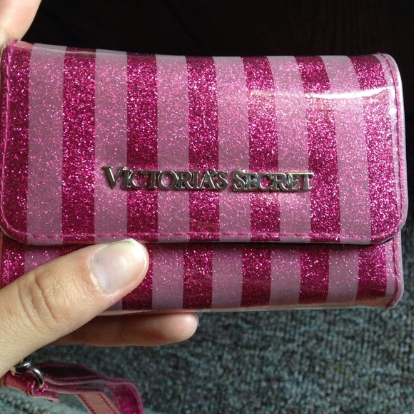Victoria's Secret iphone clutch - Picture 3 of 3
